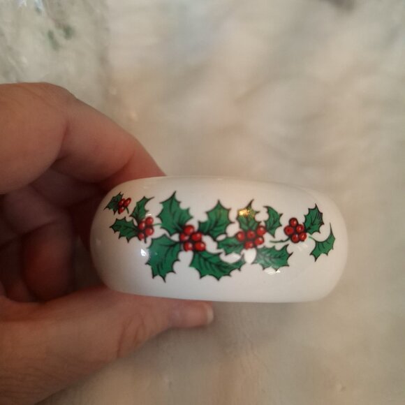 Vintage Holiday Ceramic Napkin Rings Set Of 8 Holly Berry Made In Taiwan - Picture 2 of 9